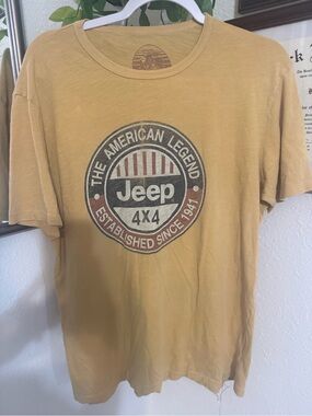 Jeep Short-Sleeve Graphic Tee in Mustard Yellow